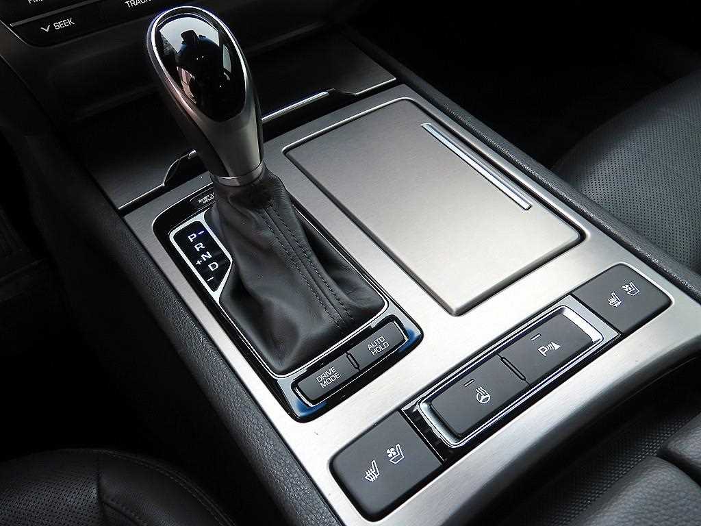 HYUNDAI Genesis - Vista 11