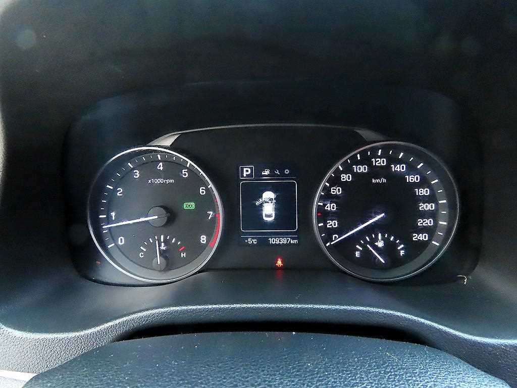 HYUNDAI Avante - Vista 9