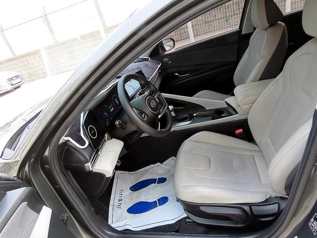 HYUNDAI Avante - Vista 5