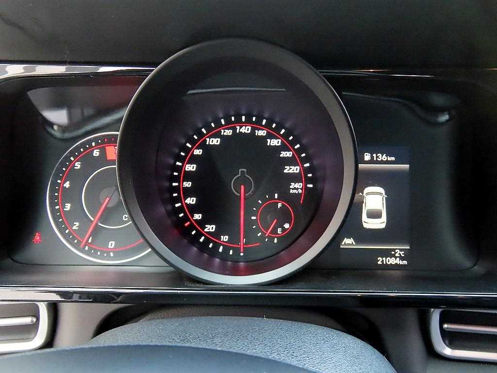 HYUNDAI Avante - Vista 9