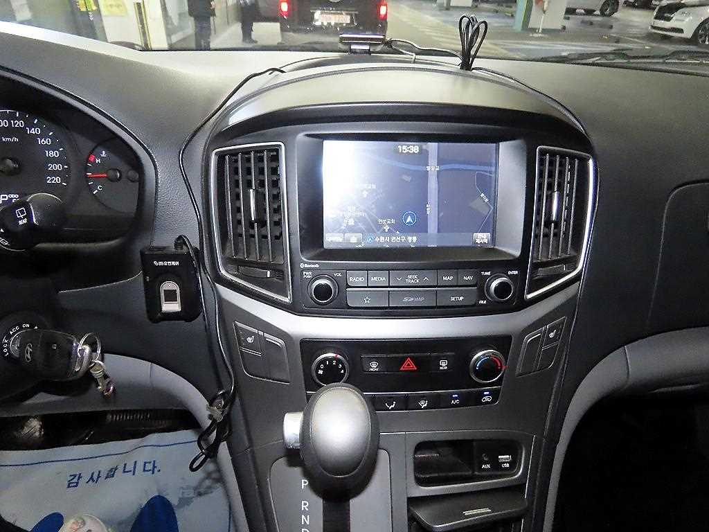 HYUNDAI Starex - Vista 11