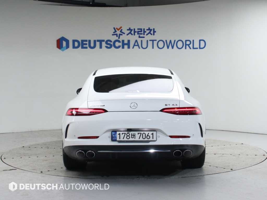 Mercedes Benz AMG GT - Vista 4