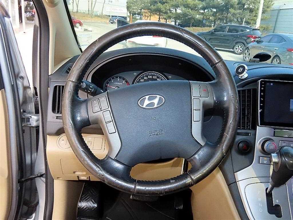 HYUNDAI Starex - Vista 9