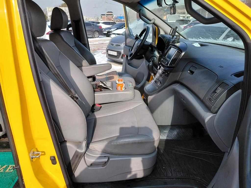 HYUNDAI Starex 2019 Amarillo - Importación desde Corea - HF Imports Iquique - Foto 13