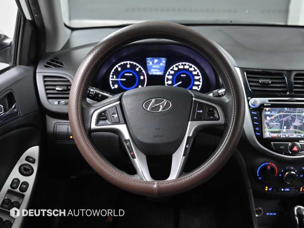 HYUNDAI Accent 2012 Blanco - Importación desde Corea - HF Imports Iquique - Foto 13