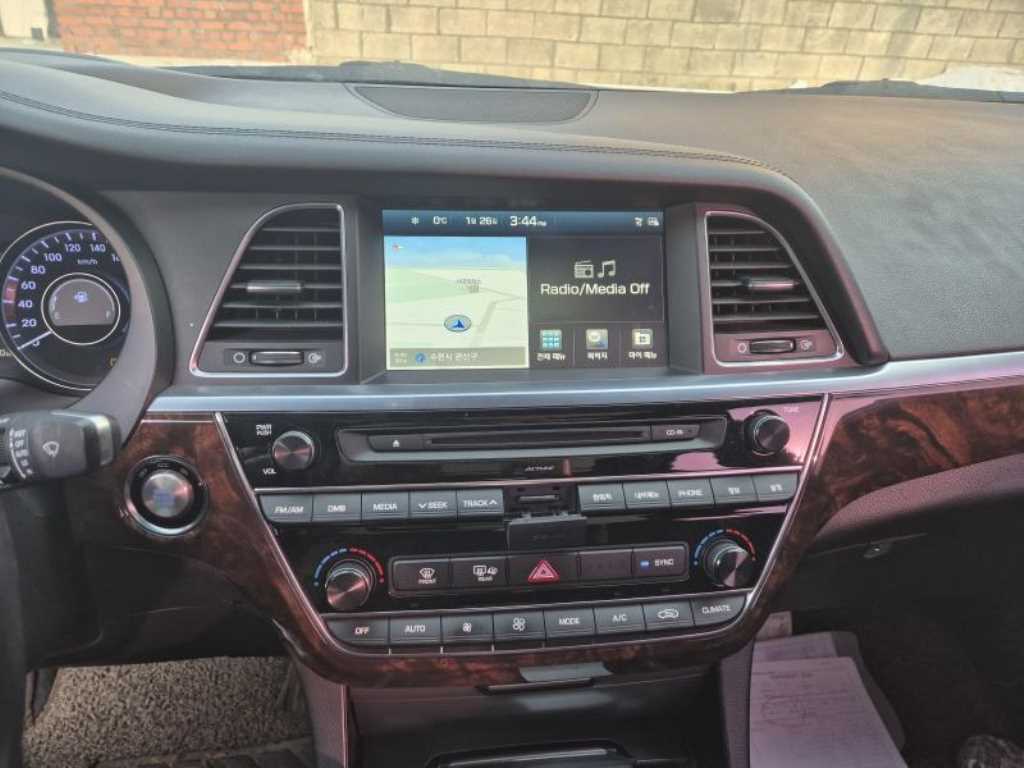 HYUNDAI Aslan - Vista 7