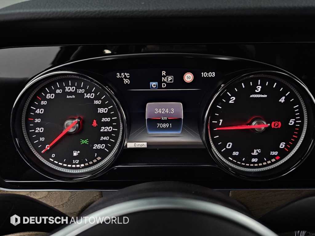 Mercedes Benz E class - Vista 8