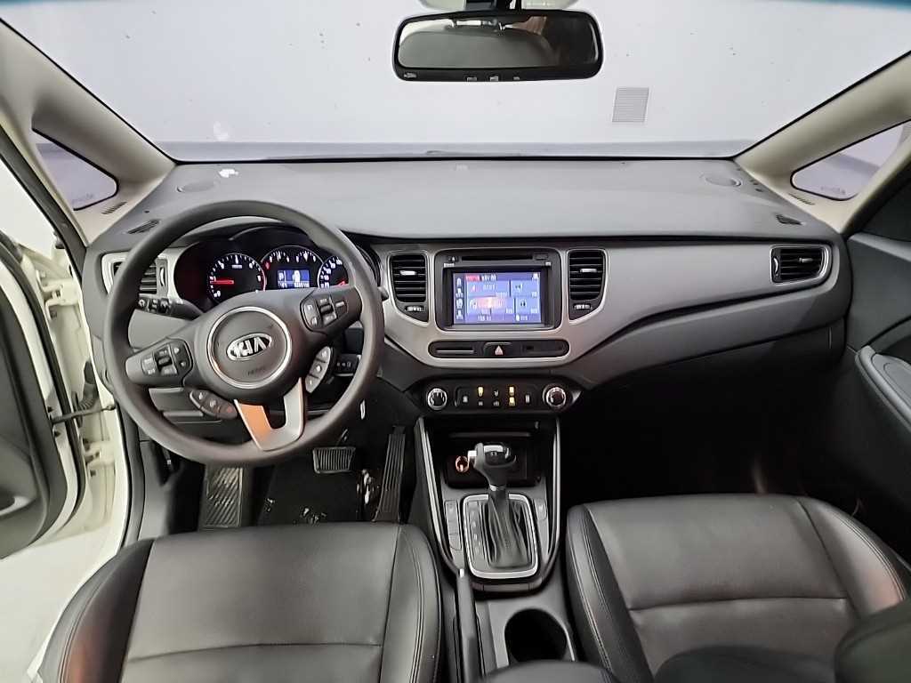 KIA Carens - Vista 7