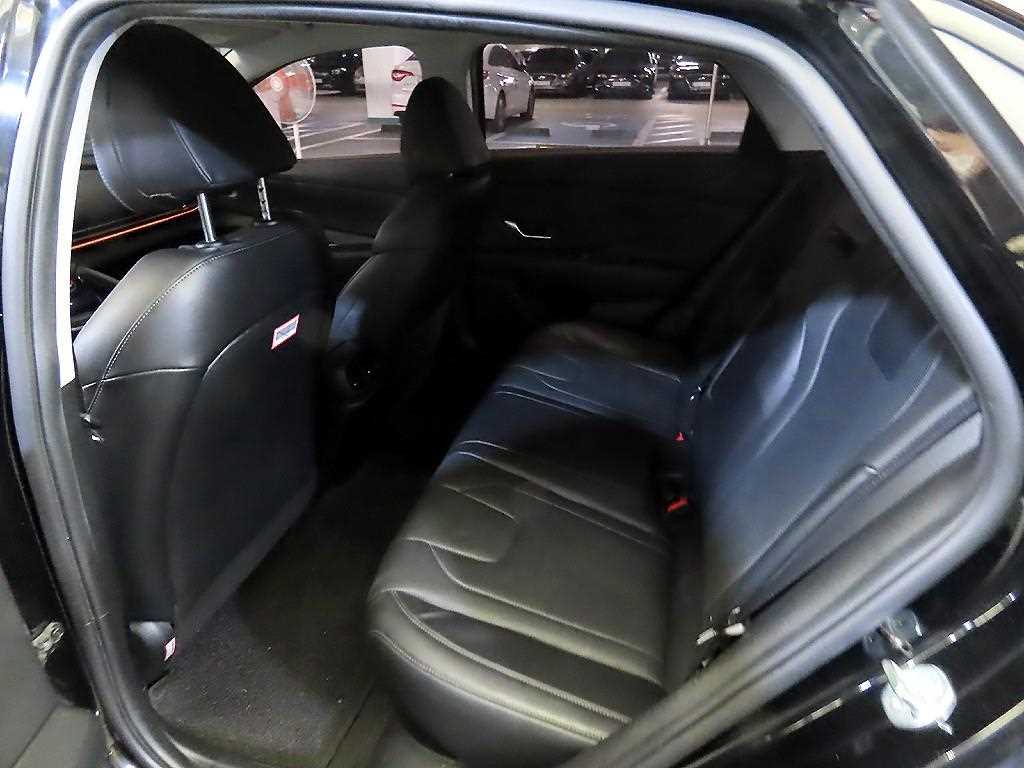 HYUNDAI Avante - Vista 7