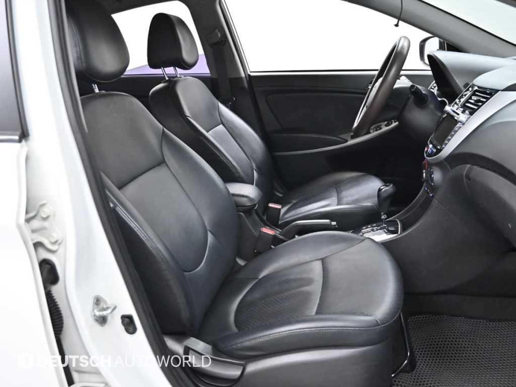 HYUNDAI Accent - Vista 10