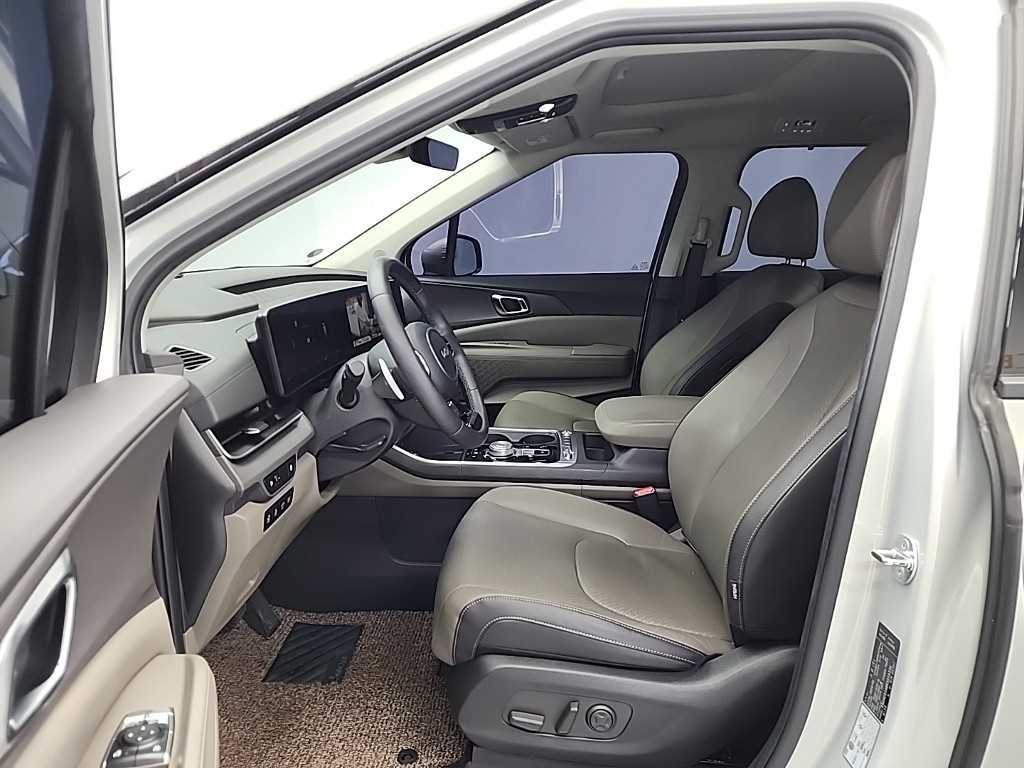 KIA Carnival - Vista 11