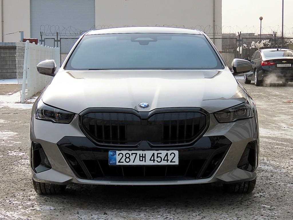 BMW 5 Series 2025 Gris - Importación desde Corea - HF Imports Iquique - Foto 1
