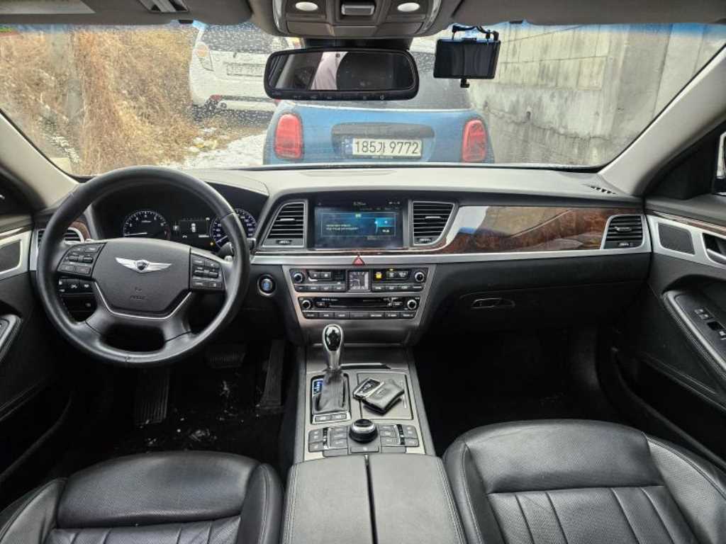 HYUNDAI Genesis - Vista 11