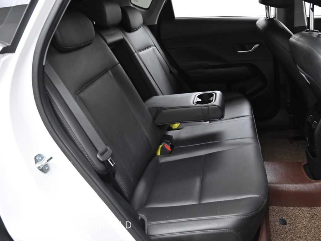 HYUNDAI Kona - Vista 12