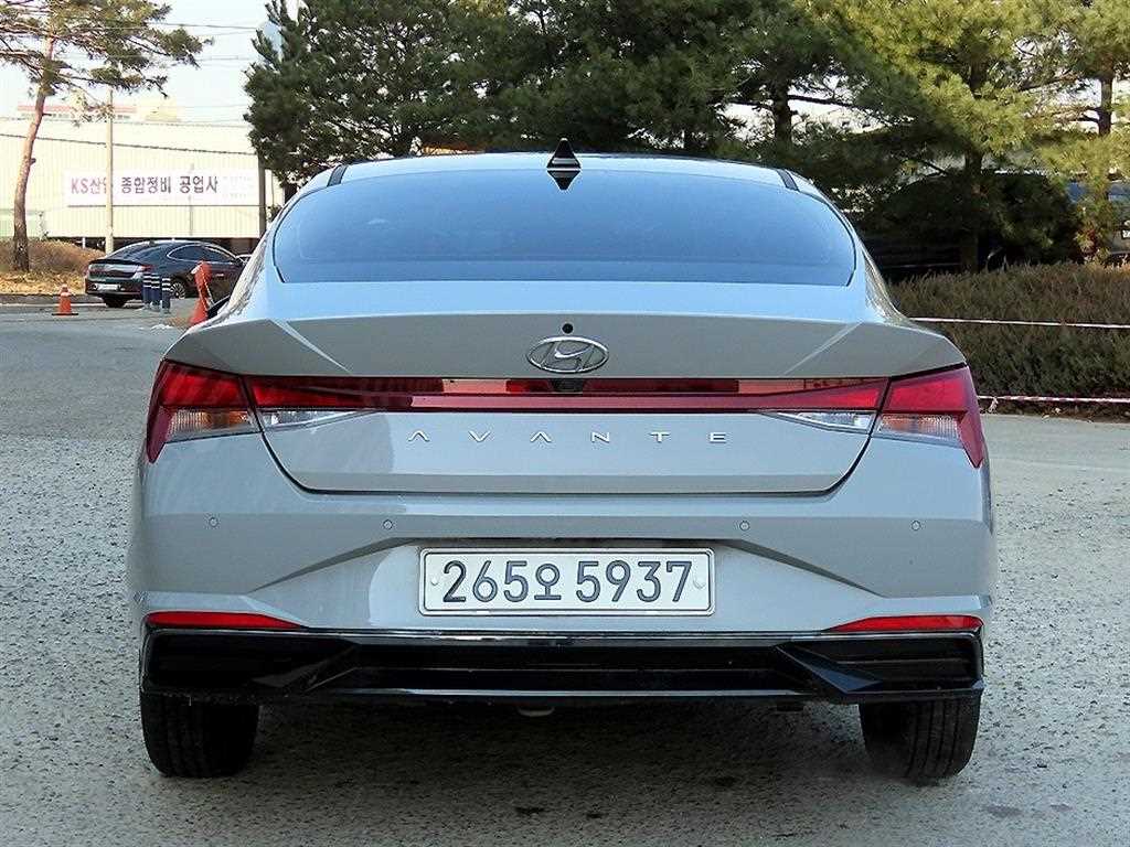 HYUNDAI Avante - Vista 4