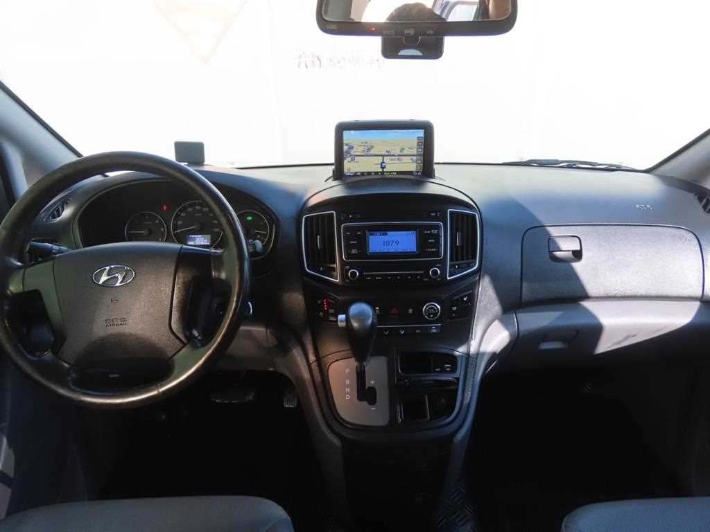 HYUNDAI Starex - Vista 8