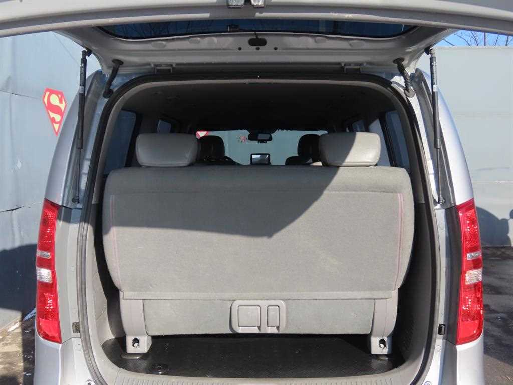 HYUNDAI Starex - Vista 5