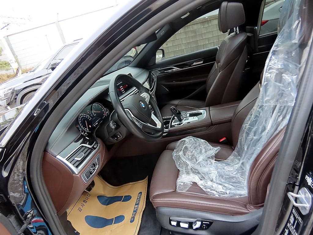 BMW 7 Series - Vista 5