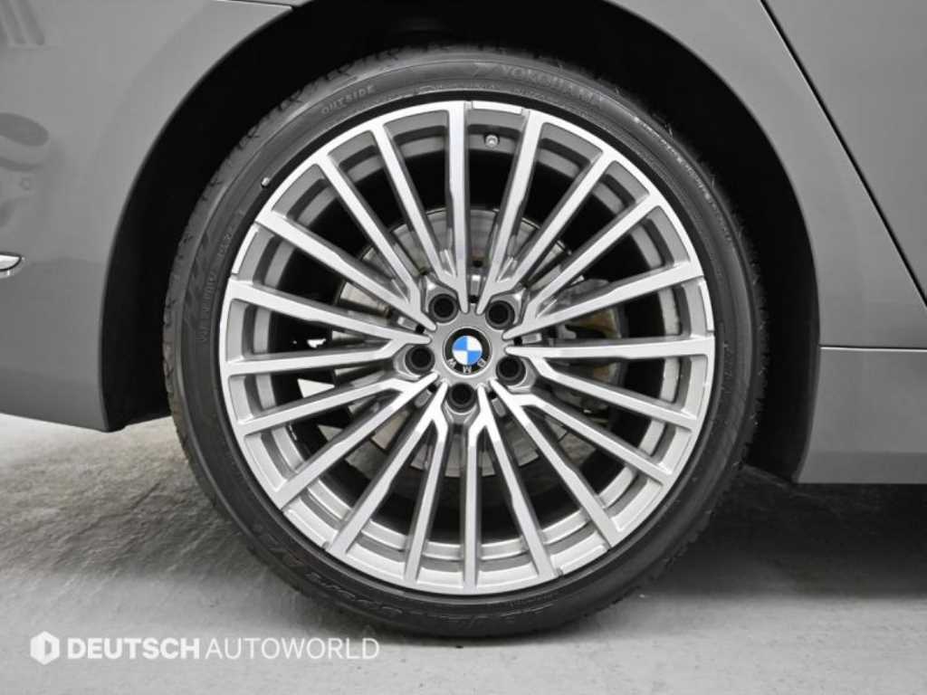 BMW 7 Series - Vista 5