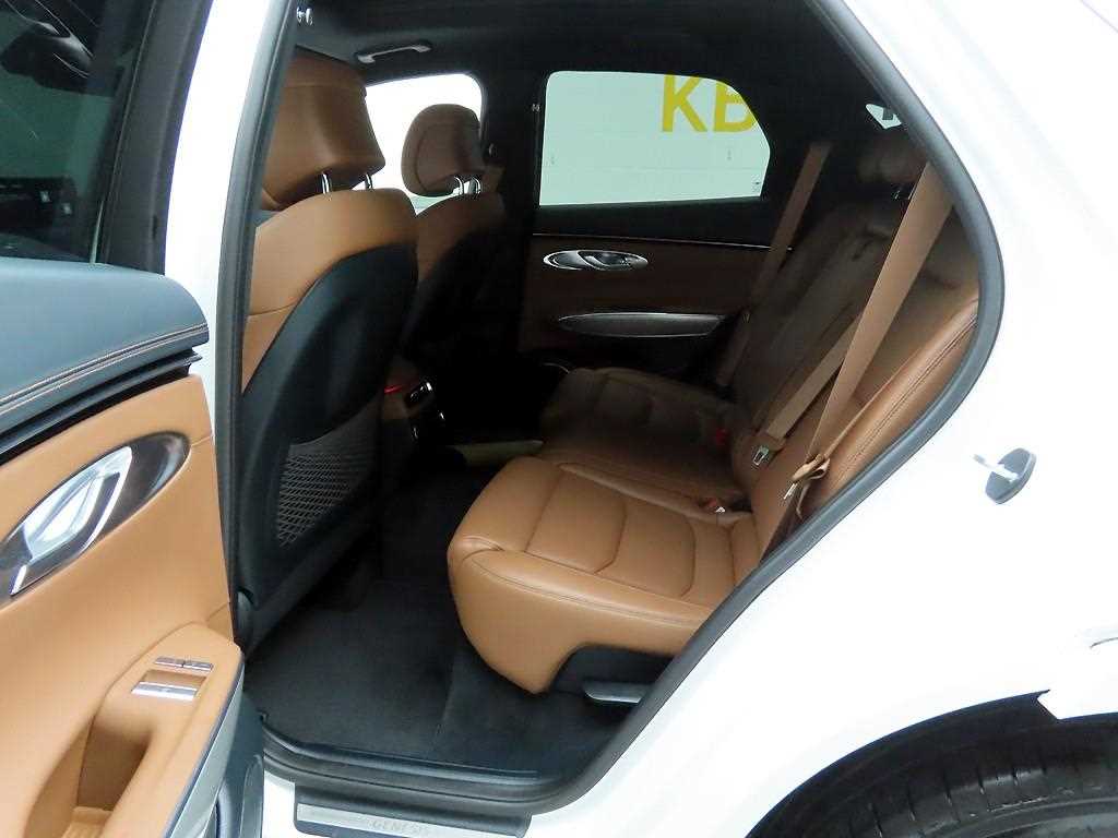 Genesis GV70 - Vista 12