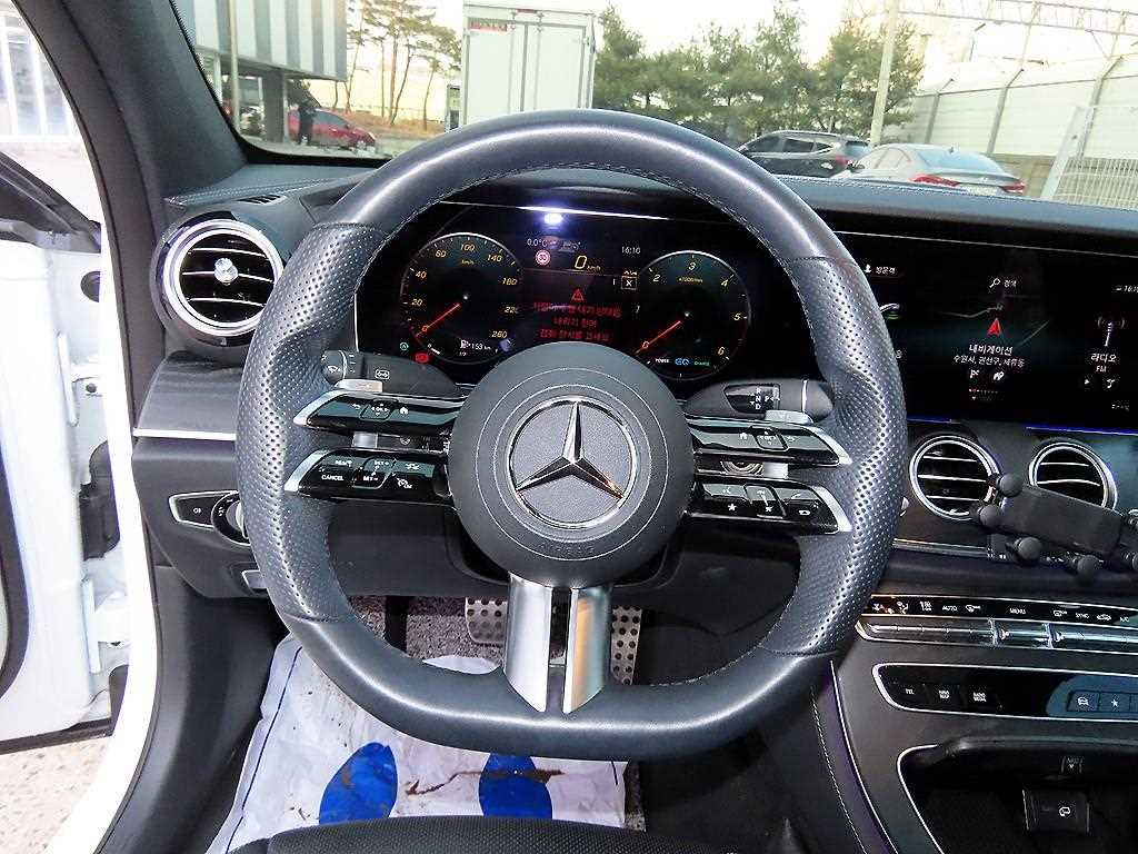 Mercedes Benz E class - Vista 8