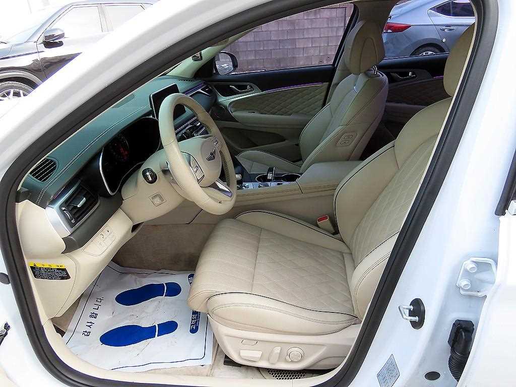 Genesis G70 - Vista 5