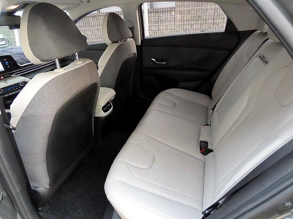 HYUNDAI Avante - Vista 6