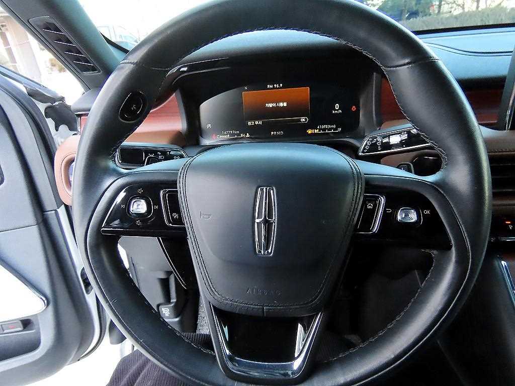 Lincoln Aviator - Vista 8