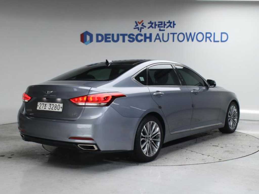HYUNDAI Genesis - Vista 4