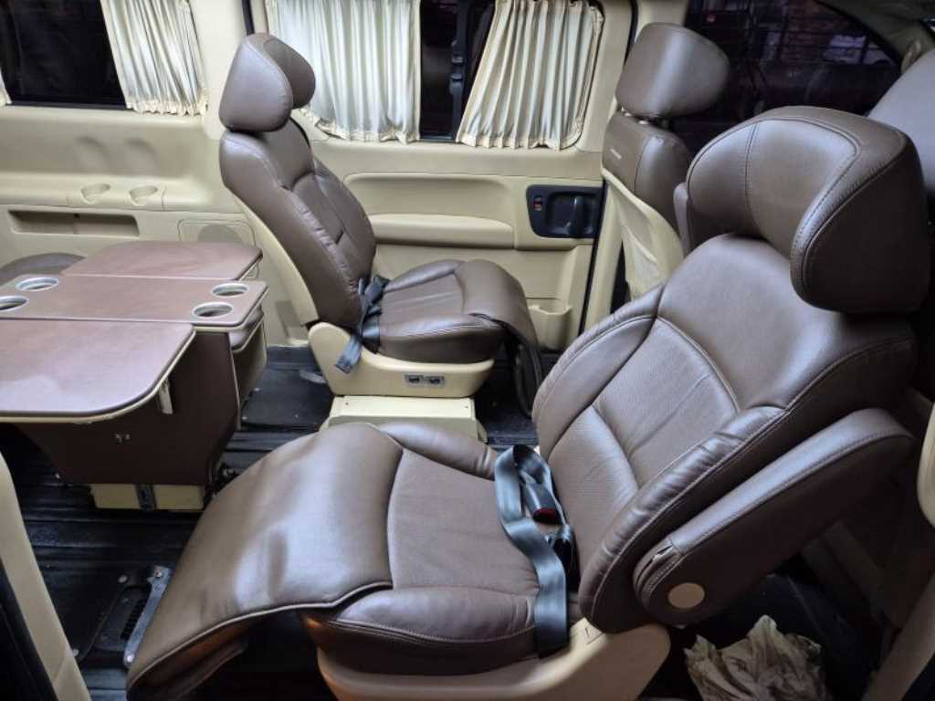 HYUNDAI Starex - Vista 7