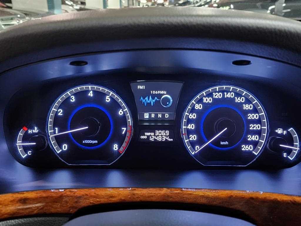 HYUNDAI Equus - Vista 7