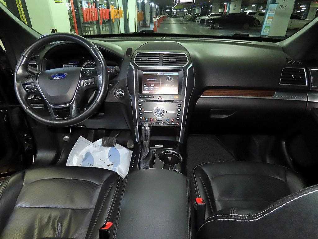 Ford Explorer - Vista 10