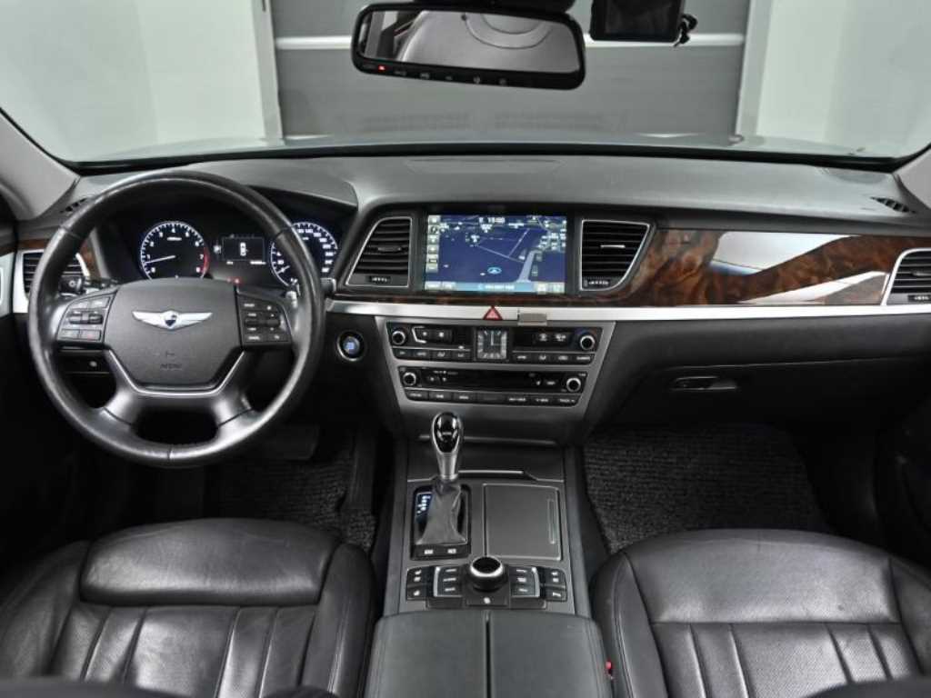 HYUNDAI Genesis - Vista 7