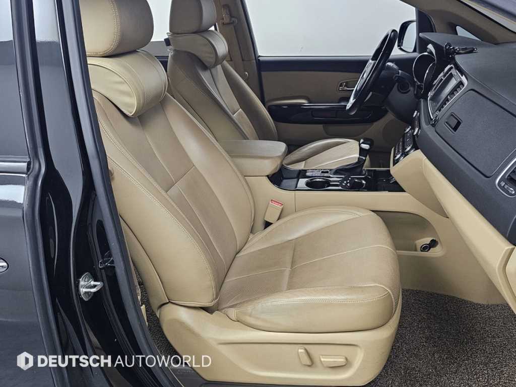 KIA Carnival - Vista 10