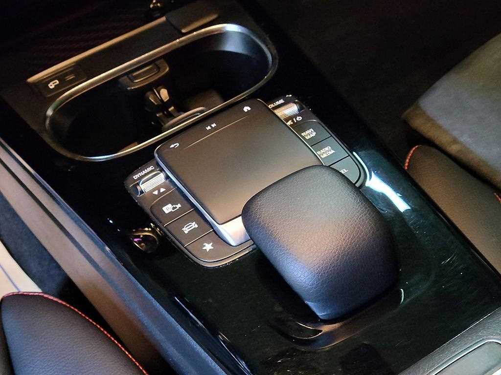 Mercedes Benz CLA Class 2021 Amarillo - Importación desde Corea - HF Imports Iquique - Foto 18