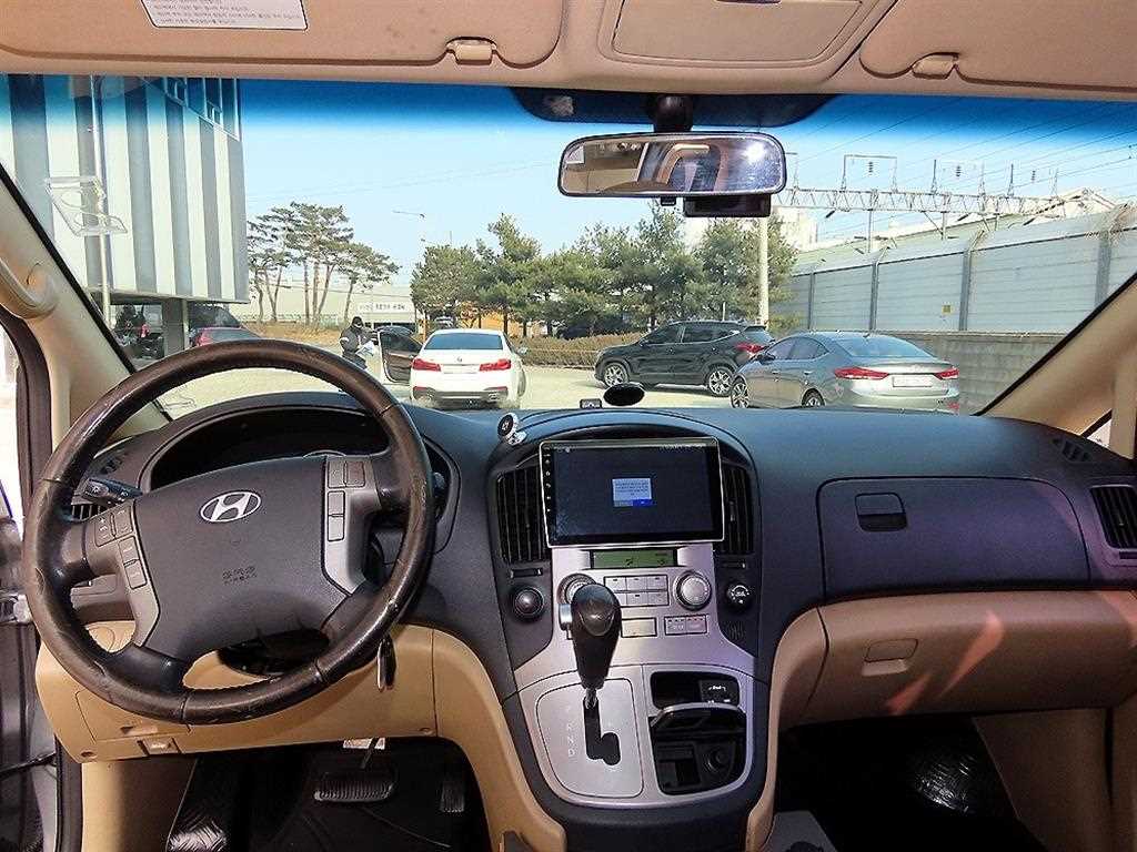 HYUNDAI Starex - Vista 8