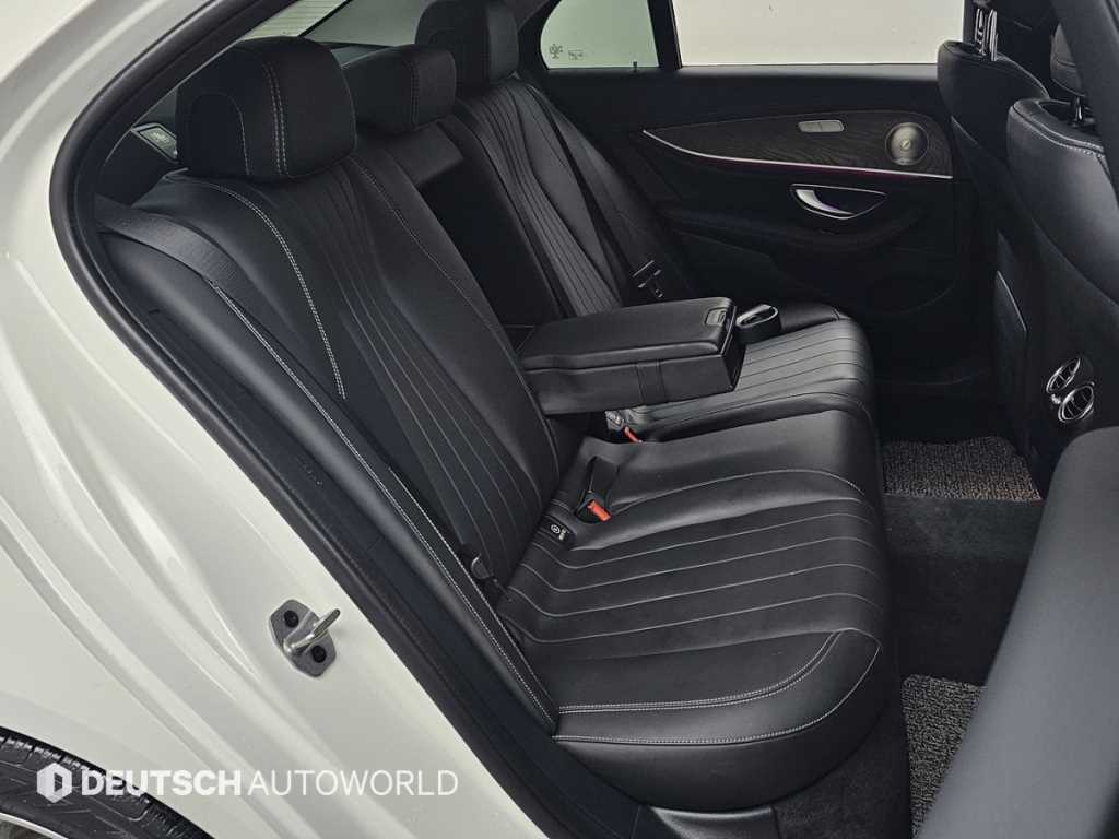 Mercedes Benz E class - Vista 12