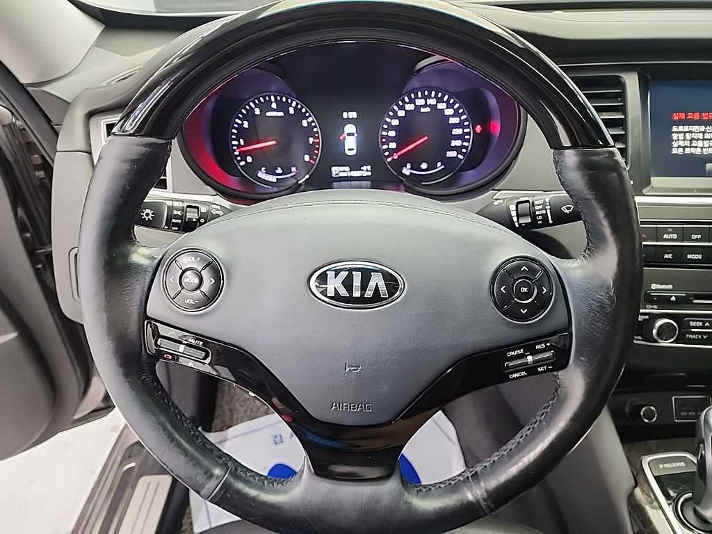 KIA K9 - Vista 9