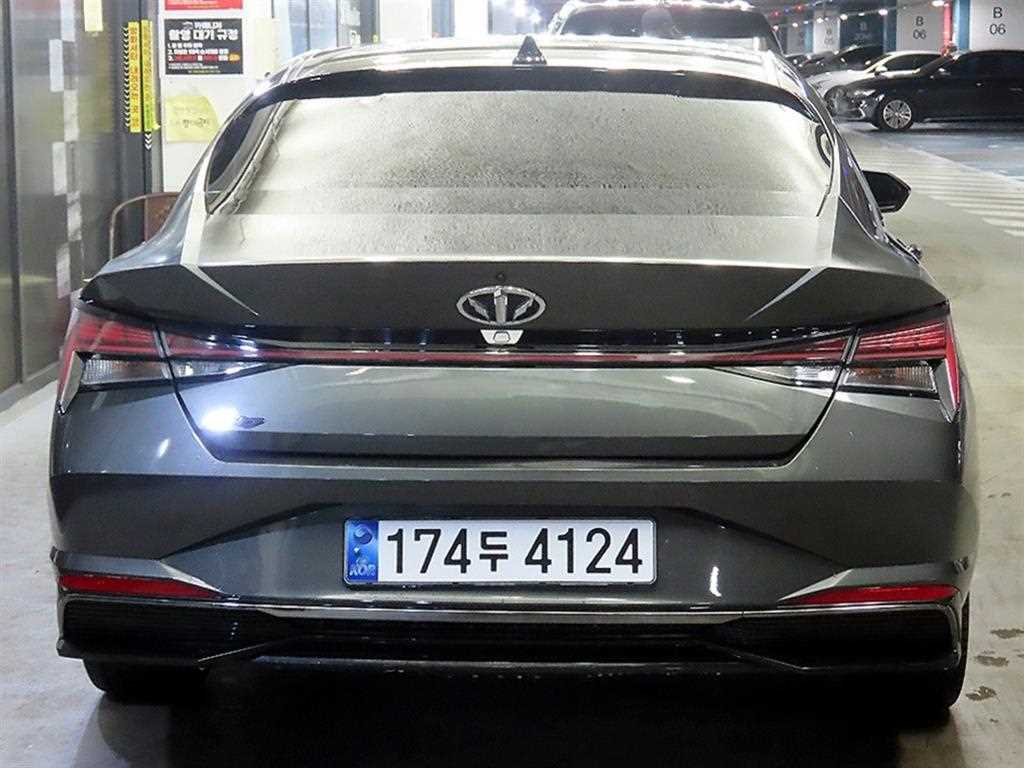 HYUNDAI Avante - Vista 5