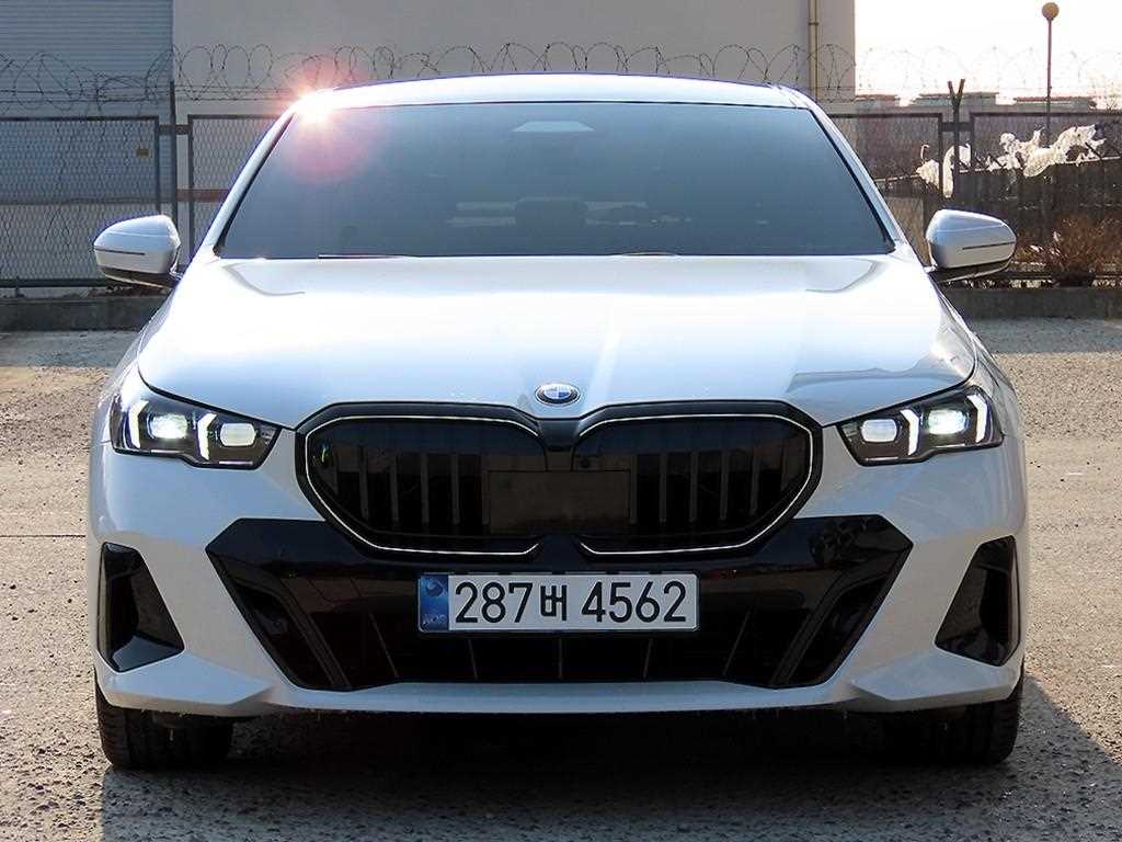 BMW 5 Series 2025 Blanco - Importación desde Corea - HF Imports Iquique - Foto 1