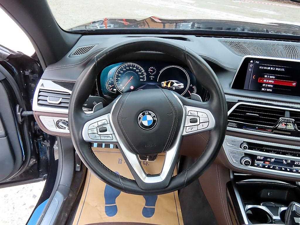 BMW 7 Series - Vista 8