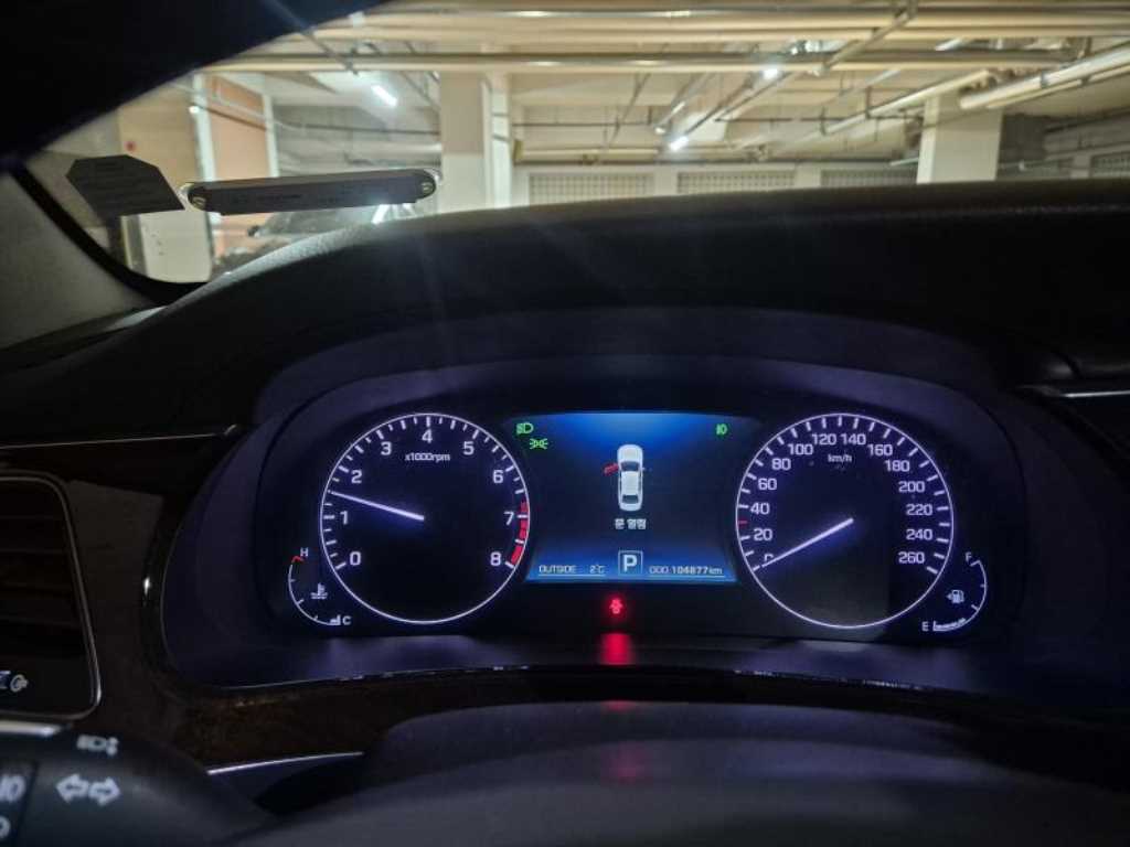 HYUNDAI Equus - Vista 8