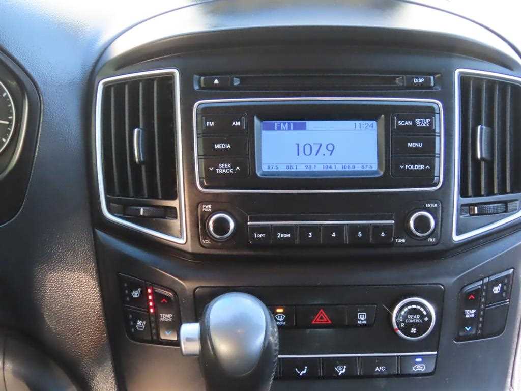 HYUNDAI Starex - Vista 10