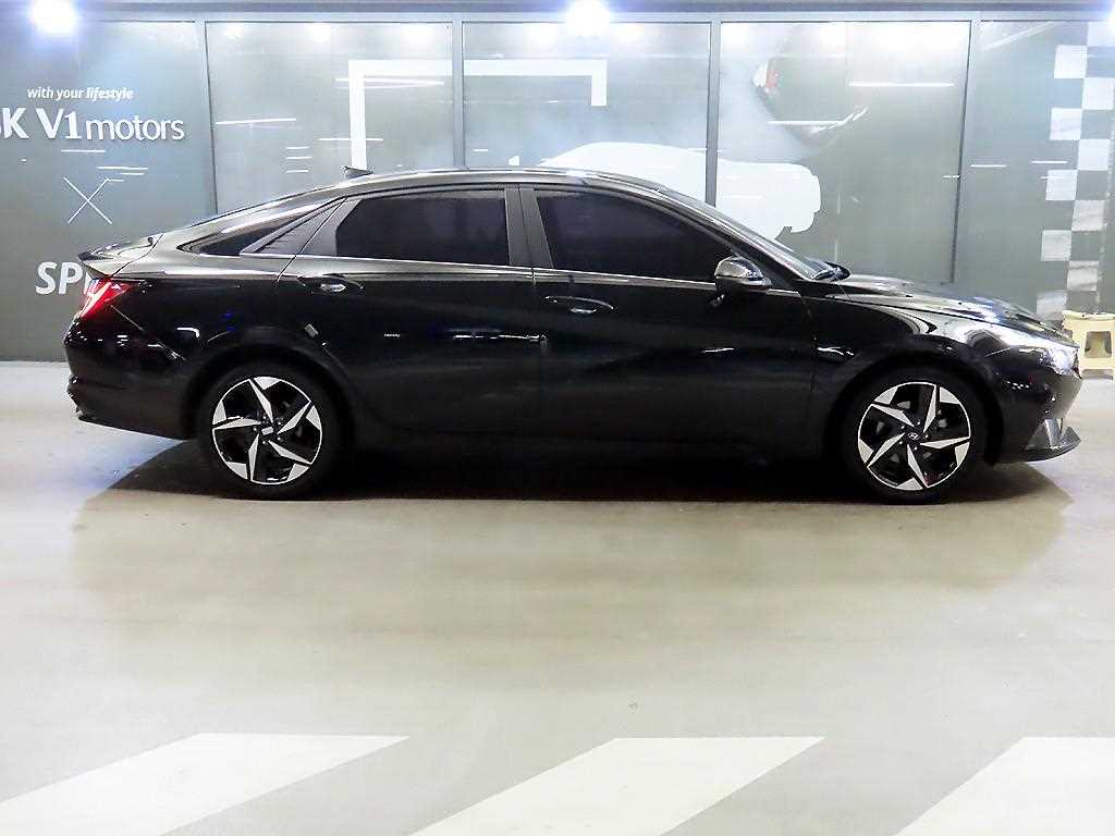 HYUNDAI Avante - Vista 3