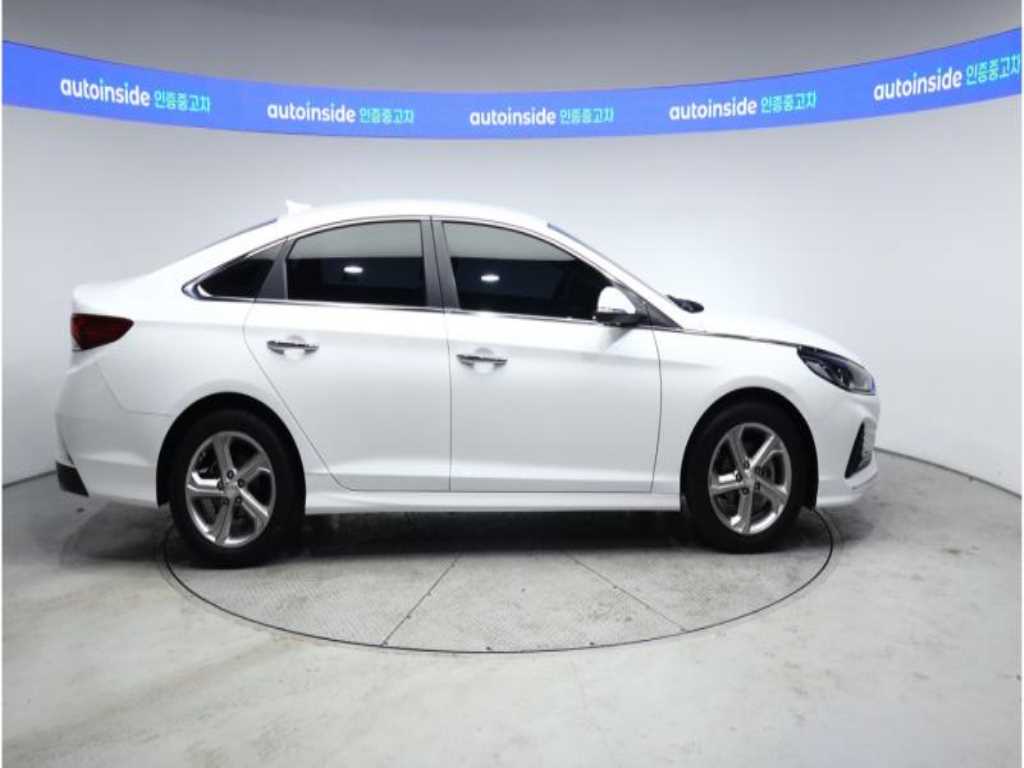 HYUNDAI Sonata - Vista 4