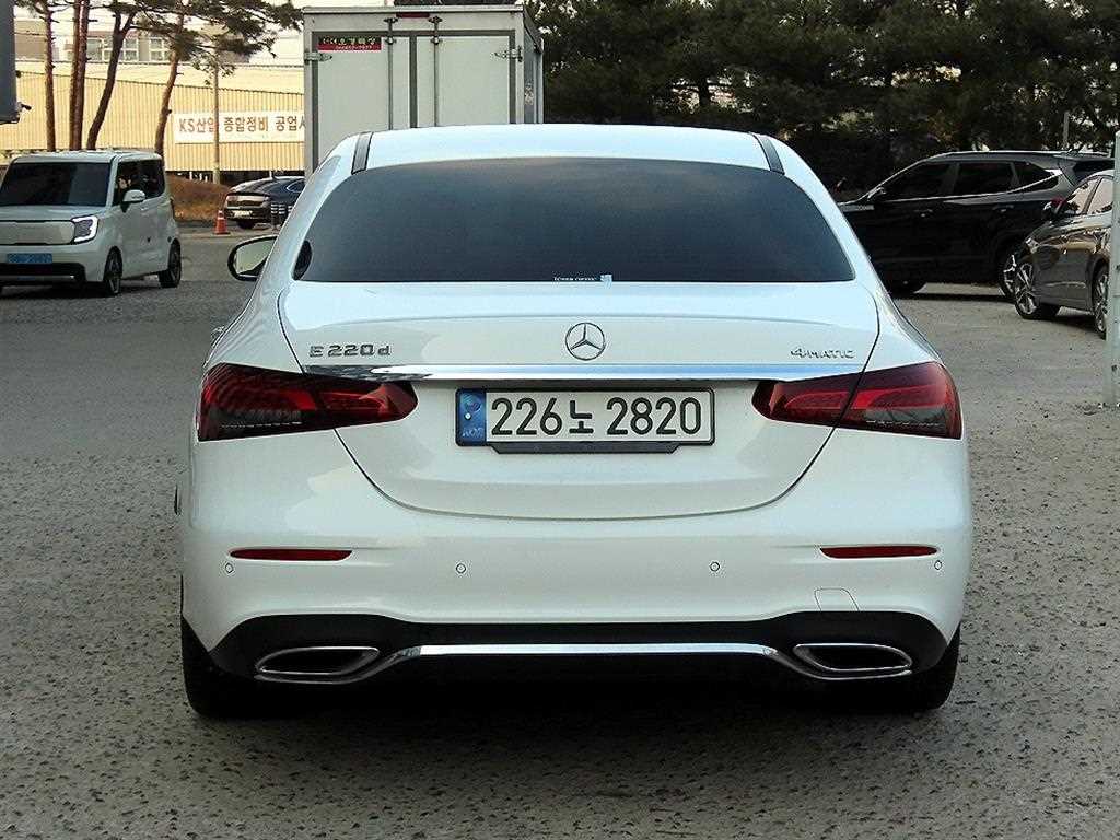 Mercedes Benz E class - Vista 4