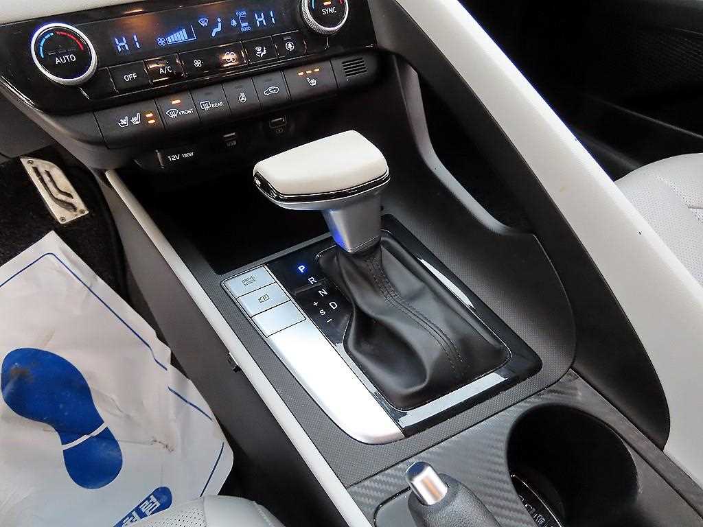 HYUNDAI Avante - Vista 10