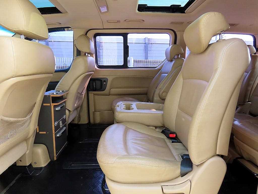 HYUNDAI Starex - Vista 6