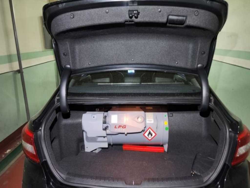 HYUNDAI Sonata - Vista 4