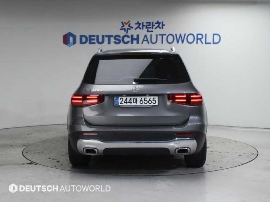 Mercedes Benz GLB Class - Vista 4